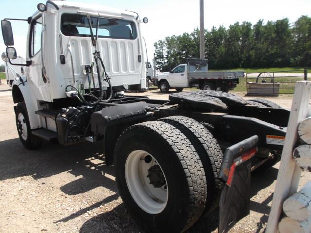 Image #3 (2016 FREIGHTLINER M2 S/A 5TH WHEEL TRUCK)
